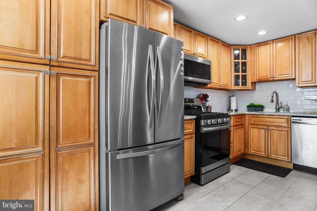 420 RIVELY AVE, Collingdale, PA 19023