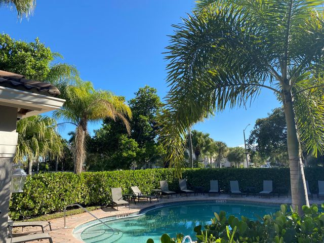 4456 Regal Court, Delray Beach, FL 33445