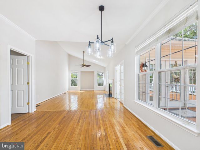 9451 WEATHERSFIELD DR, Bristow, VA 20136