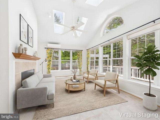 9451 WEATHERSFIELD DR, Bristow, VA 20136