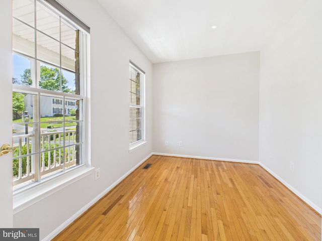 9451 WEATHERSFIELD DR, Bristow, VA 20136