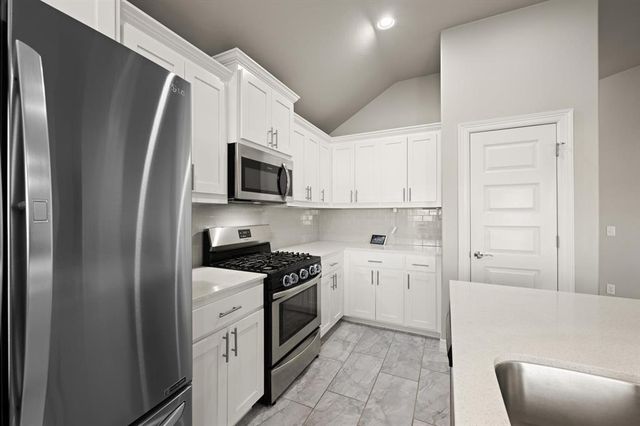 8800 Arman Drive, Yukon, OK 73099