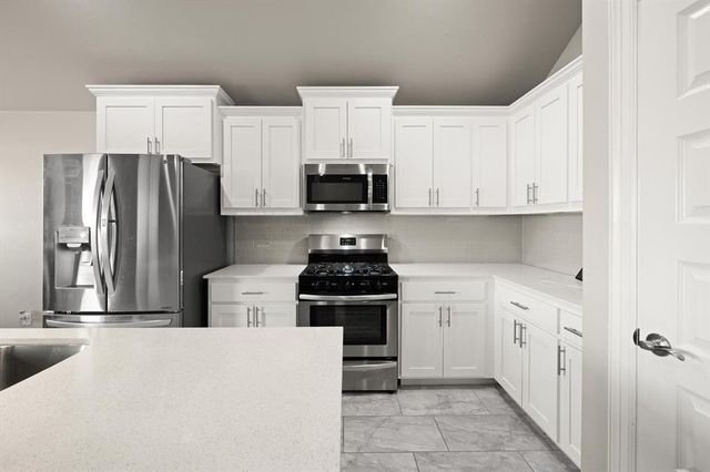 8800 Arman Drive, Yukon, OK 73099