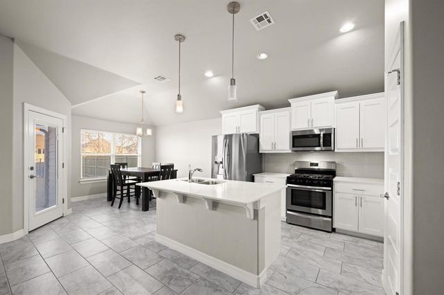 8800 Arman Drive, Yukon, OK 73099