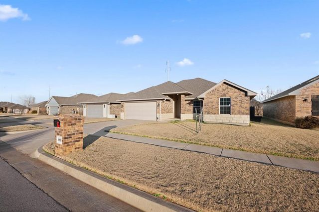 8800 Arman Drive, Yukon, OK 73099