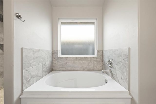 8800 Arman Drive, Yukon, OK 73099