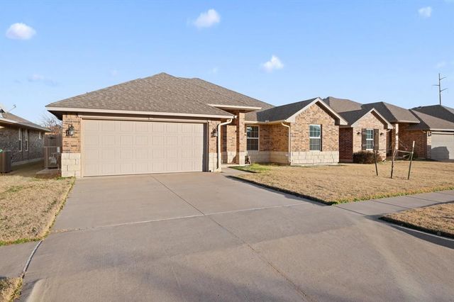 8800 Arman Drive, Yukon, OK 73099