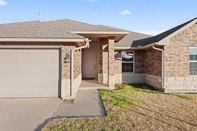 8800 Arman Drive, Yukon, OK 73099