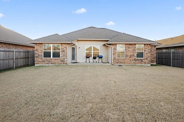 8800 Arman Drive, Yukon, OK 73099