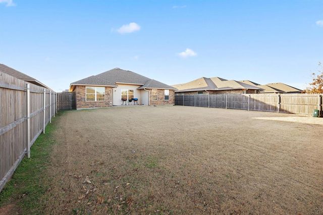 8800 Arman Drive, Yukon, OK 73099