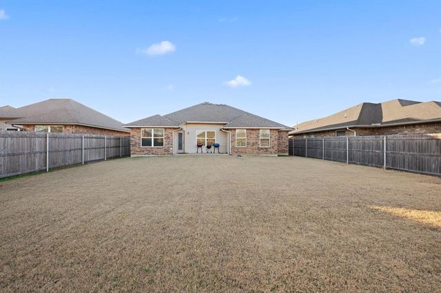8800 Arman Drive, Yukon, OK 73099