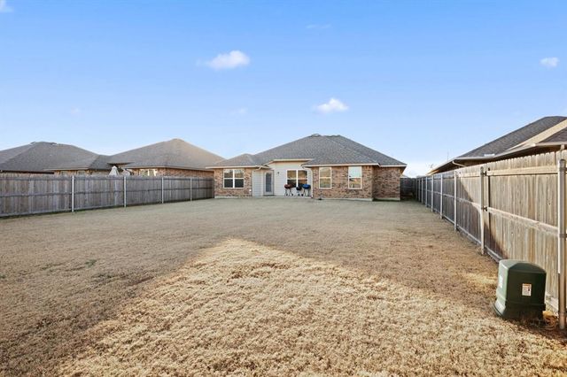 8800 Arman Drive, Yukon, OK 73099