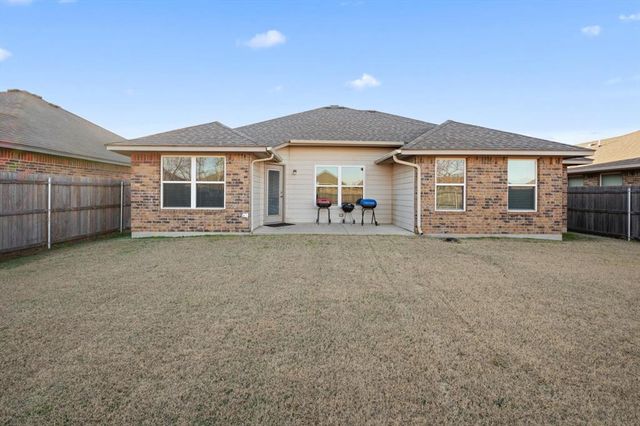 8800 Arman Drive, Yukon, OK 73099