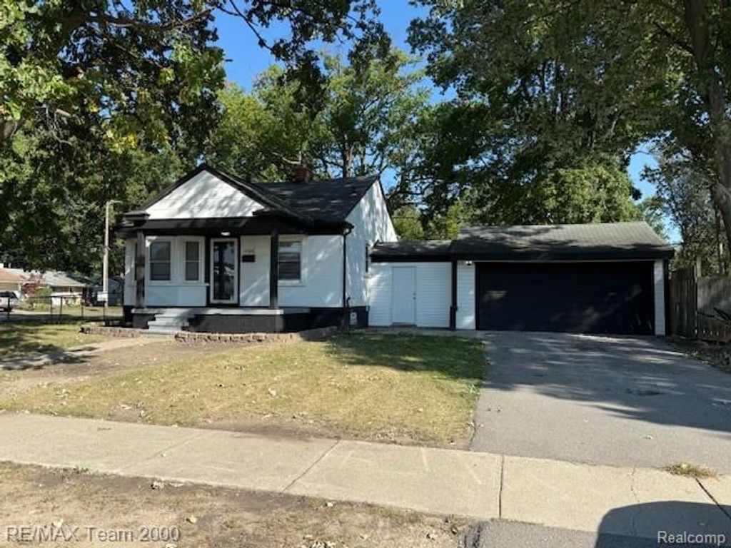 15840 Catalpa Drive, Southfield, MI 48076