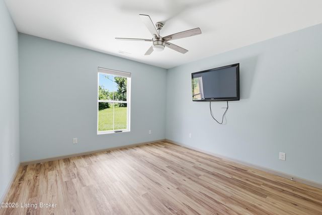 200 Evergreen Dr, Lawrenceburg, KY 40342