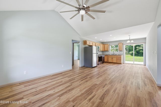 200 Evergreen Dr, Lawrenceburg, KY 40342