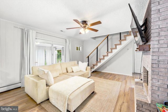 57 WHITEWOOD DR, Levittown, PA 19057