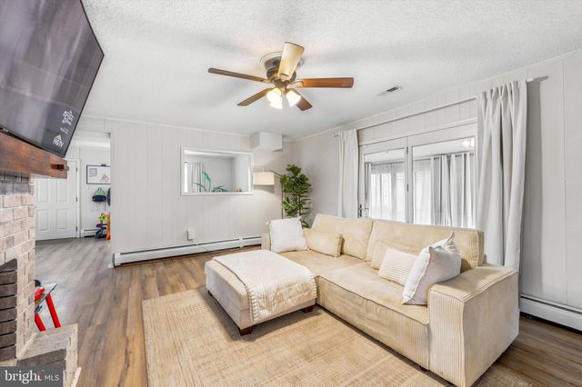 57 WHITEWOOD DR, Levittown, PA 19057