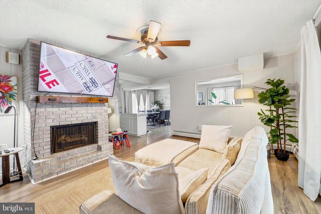 57 WHITEWOOD DR, Levittown, PA 19057