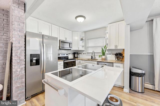 57 WHITEWOOD DR, Levittown, PA 19057