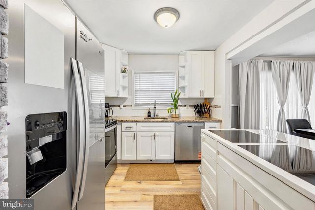 57 WHITEWOOD DR, Levittown, PA 19057