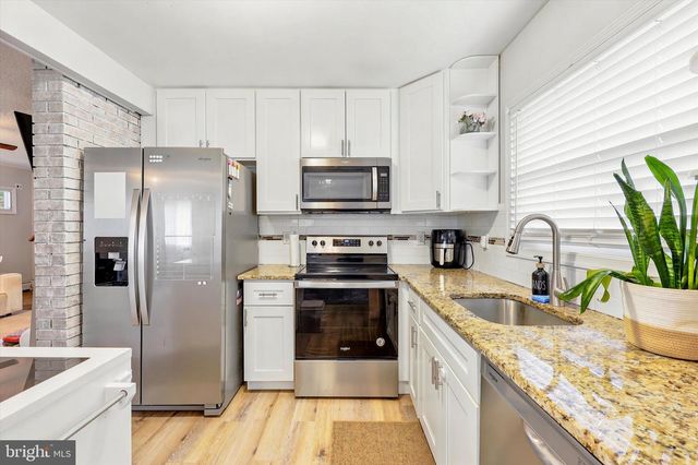 57 WHITEWOOD DR, Levittown, PA 19057