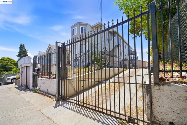 2223 E 23Rd St, Oakland, CA 94606