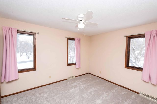 8125 Spring Valley Road, Waconia, MN 55387