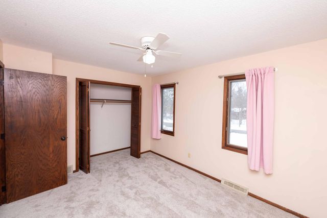 8125 Spring Valley Road, Waconia, MN 55387