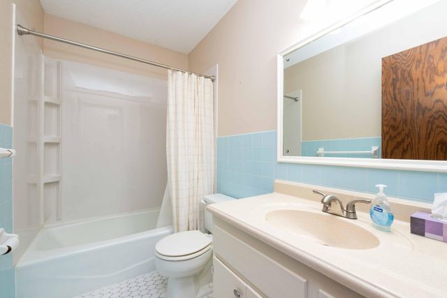 8125 Spring Valley Road, Waconia, MN 55387