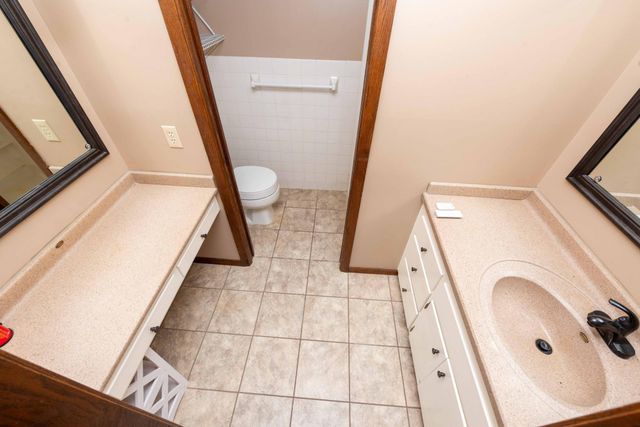 8125 Spring Valley Road, Waconia, MN 55387