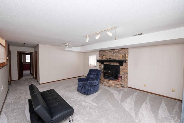 8125 Spring Valley Road, Waconia, MN 55387