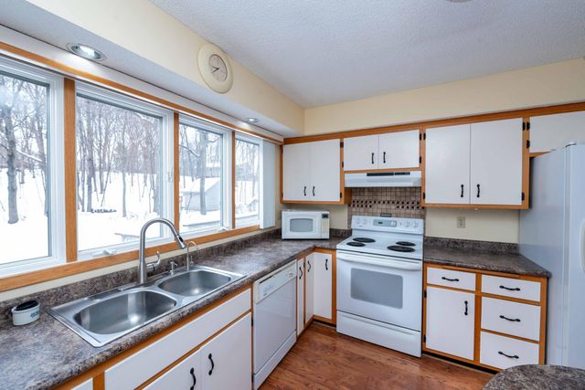 8125 Spring Valley Road, Waconia, MN 55387