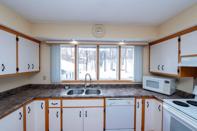 8125 Spring Valley Road, Waconia, MN 55387