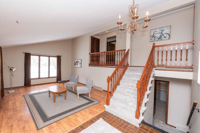 8125 Spring Valley Road, Waconia, MN 55387