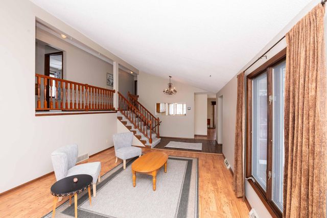 8125 Spring Valley Road, Waconia, MN 55387