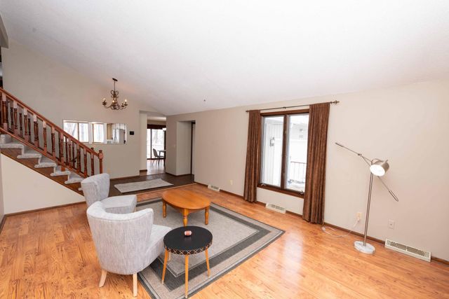 8125 Spring Valley Road, Waconia, MN 55387