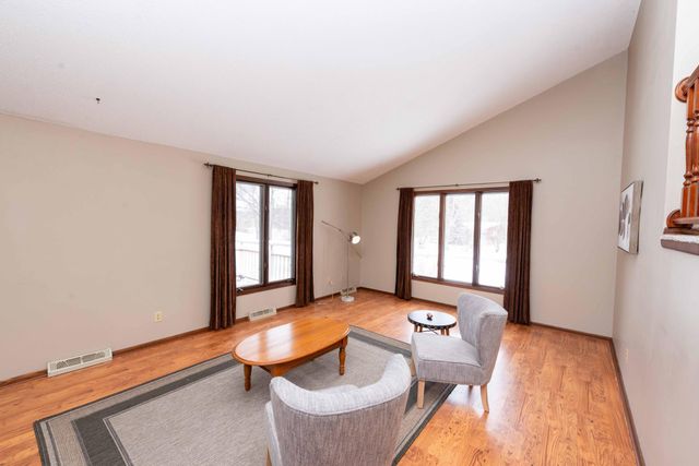 8125 Spring Valley Road, Waconia, MN 55387