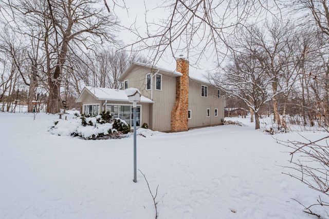 8125 Spring Valley Road, Waconia, MN 55387