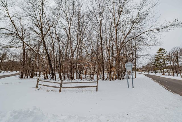 8125 Spring Valley Road, Waconia, MN 55387