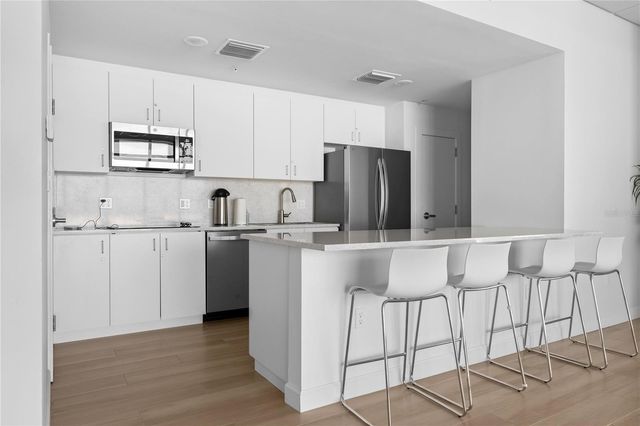 1700 BENJAMIN FRANKLIN DRIVE 10F, Sarasota, FL 34236