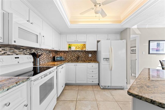 1700 BENJAMIN FRANKLIN DRIVE 10F, Sarasota, FL 34236