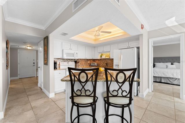 1700 BENJAMIN FRANKLIN DRIVE 10F, Sarasota, FL 34236