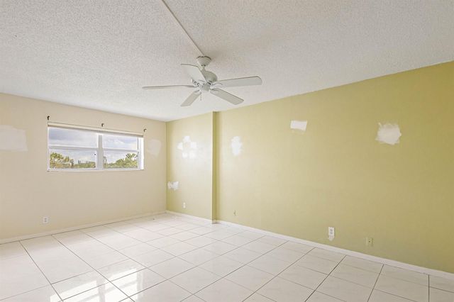 6850 10th Avenue N 406, Lake Worth, FL 33467