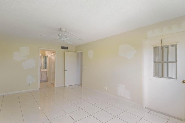 6850 10th Avenue N 406, Lake Worth, FL 33467