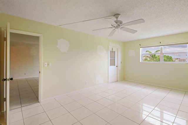 6850 10th Avenue N 406, Lake Worth, FL 33467