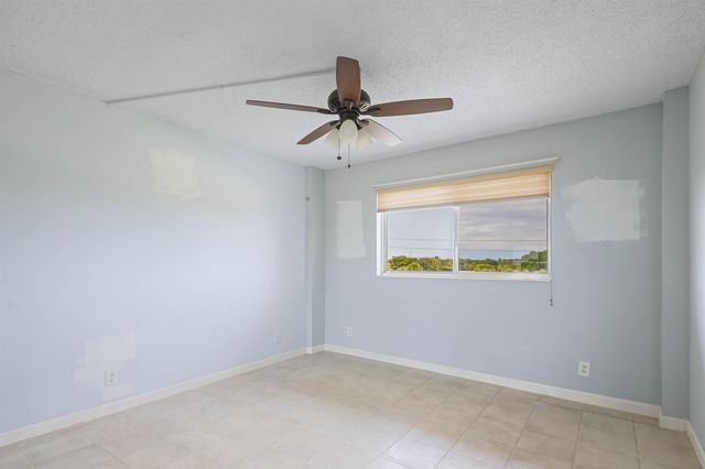 6850 10th Avenue N 406, Lake Worth, FL 33467