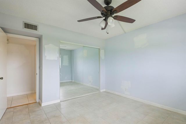 6850 10th Avenue N 406, Lake Worth, FL 33467