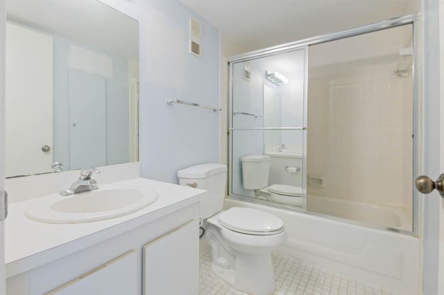 6850 10th Avenue N 406, Lake Worth, FL 33467