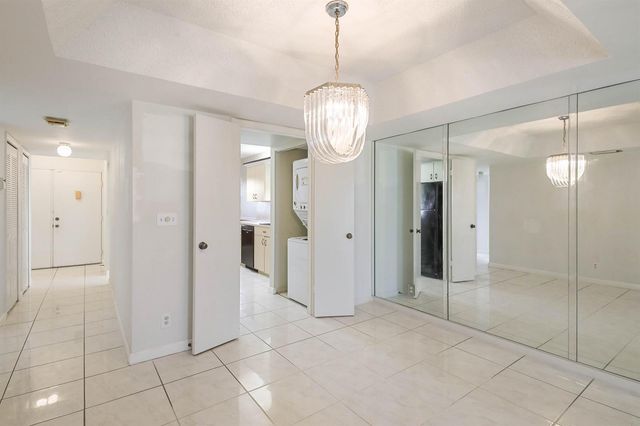 6850 10th Avenue N 406, Lake Worth, FL 33467